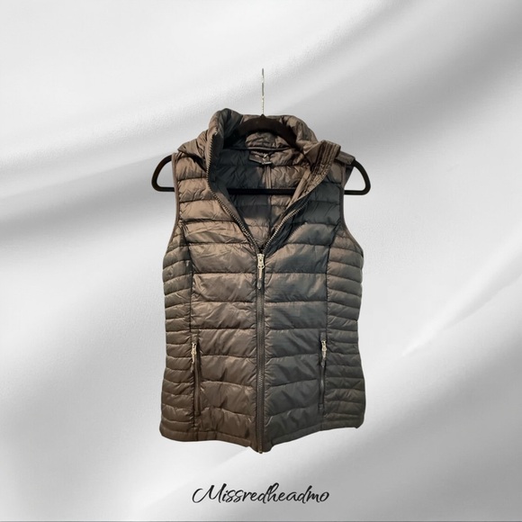 Women's Light Puffer Vest - Picture 1 of 6